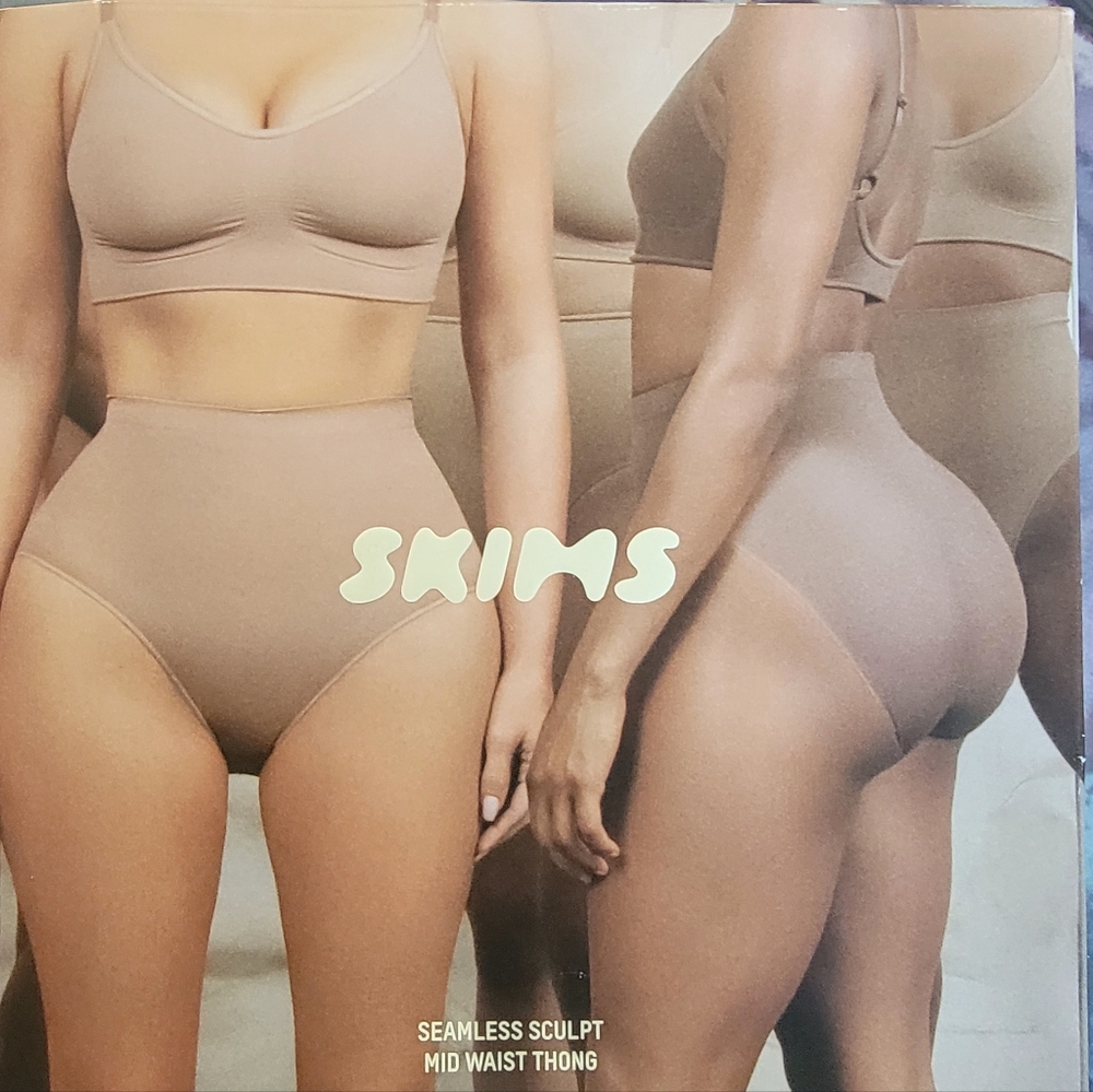 SKIMS Seamless Sculpt Mid Waist Thong -Sand